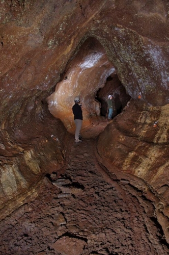 Lava tube through basalt at Wiri Cave, Auckland (Copyright © John Brush)