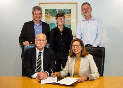 Back row: L to R: Manaaki Whenua – Landcare Research Chief Executive, Dr Richard Gordon, AgResearch Chief Executive Dr Sue Bidrose, Plant and Food Research Chief Executive David Hughes Front row: L to R: Lincoln University Acting Vice-Chancellor Professor B