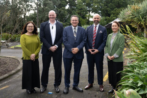 Left to right: Melissa Lee (List MP, Mt Albert), Mark Piper (Bioeconomy Science Institute CEO), Hon Dr Shane Reti (Minister for Science Innovation and Technology), Willy-John Martin (MBIE, Director Māori Science, Innovation and Technology), Stacey Whitior