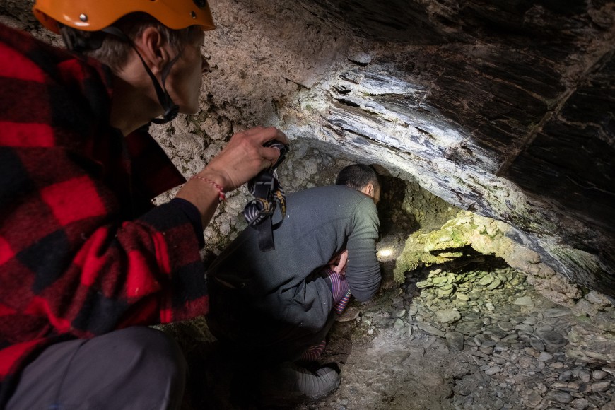 Janet Wilmshurst and Jamie Wood searching for coprolites and other artefacts