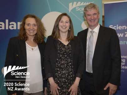 Rachelle Binny (centre) with MW board member Prof. Emily Parker and MW CEO Dr Richard Gordon